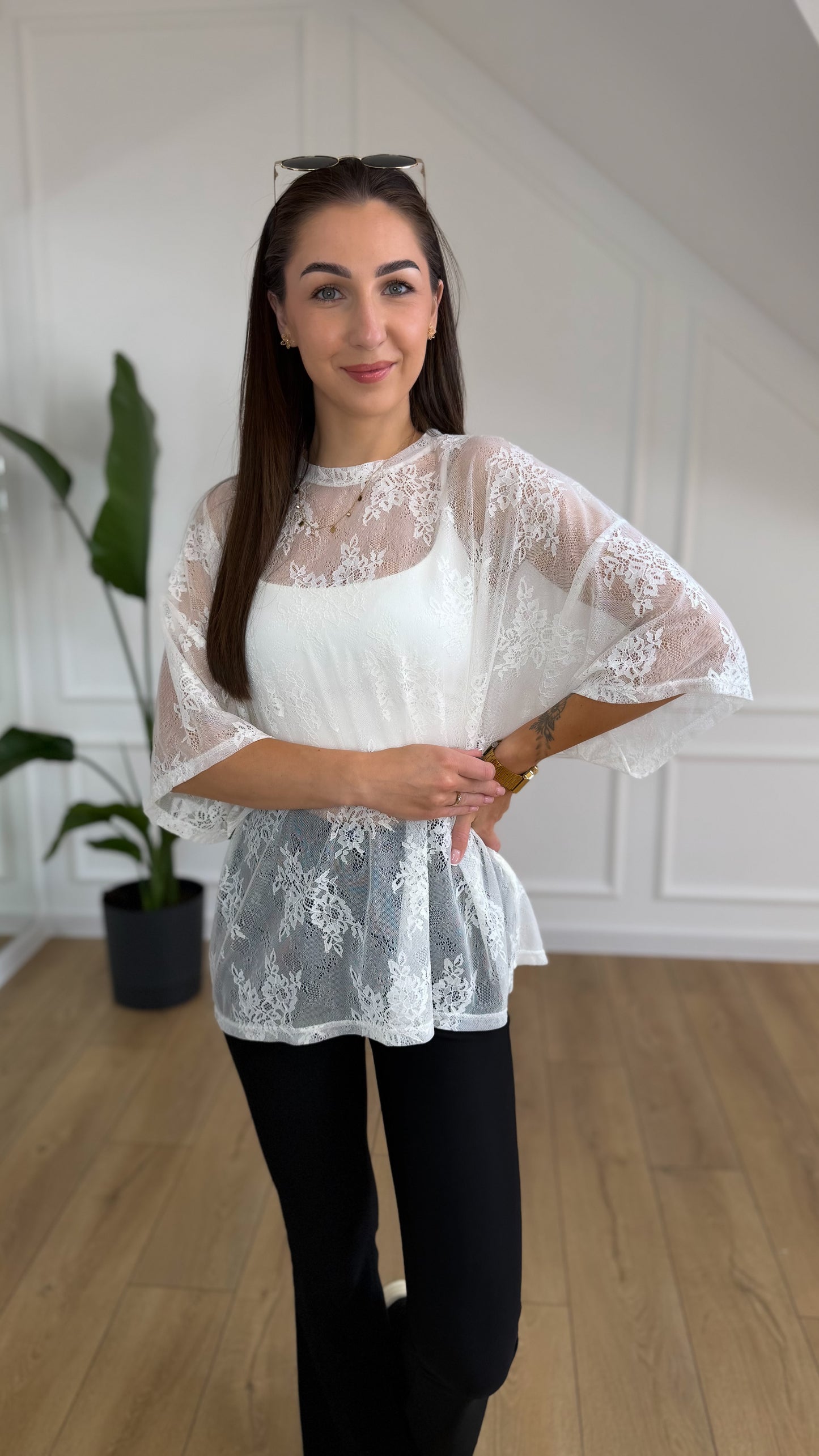 T-shirt PERLA - oversize z koronki BIAŁY