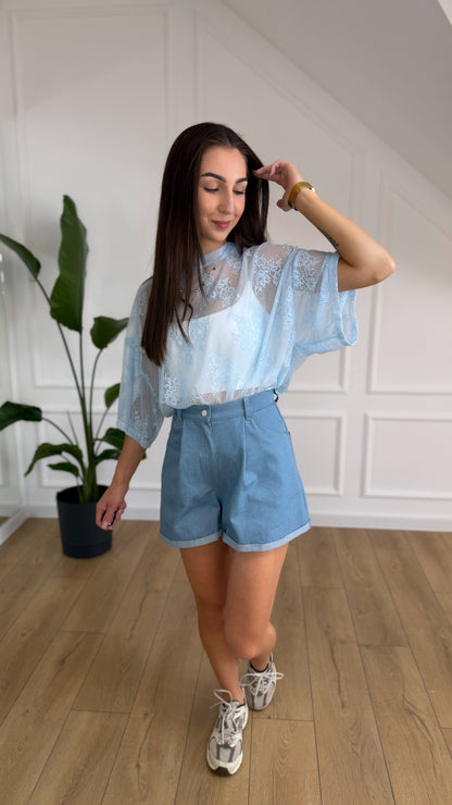 T-shirt PERLA - oversize z koronki BŁĘKITNY